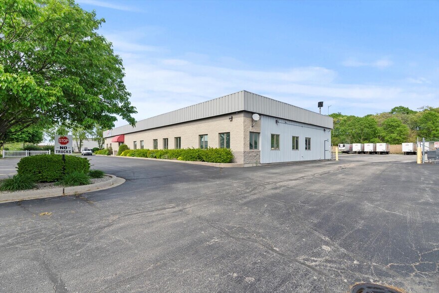 More Photos Of 24051 S Northern Illinois Dr, Channahon Truck Terminal For Sale
