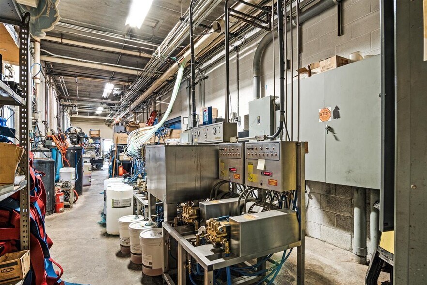 More Photos Of 901 S Main St, Taylor Carwash For Sale