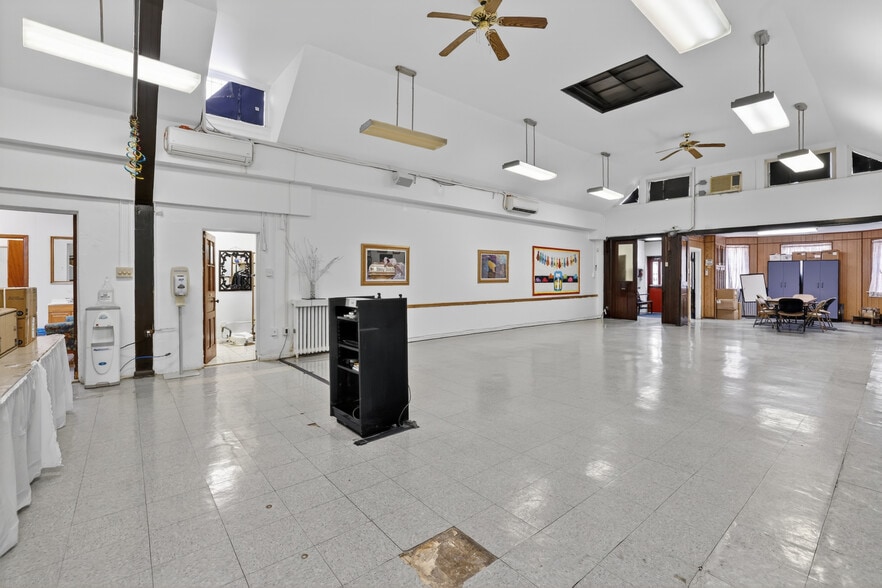 More Photos Of 653 11th St NE, Washington Religious Facility For Sale