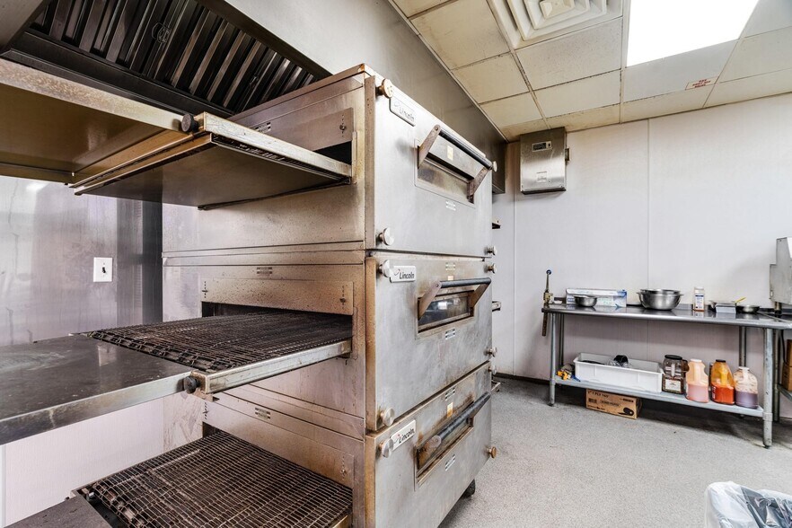 More Photos Of 3610 N Main St, Paris Restaurant For Sale