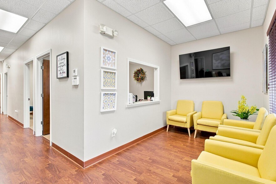 More Photos Of 375 Fennell Blvd, Lady Lake Medical For Sale