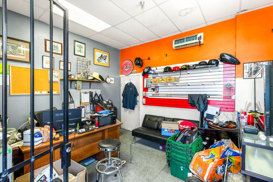 More Photos Of 4570 Donovan Way, North Las Vegas Light Distribution For Sale