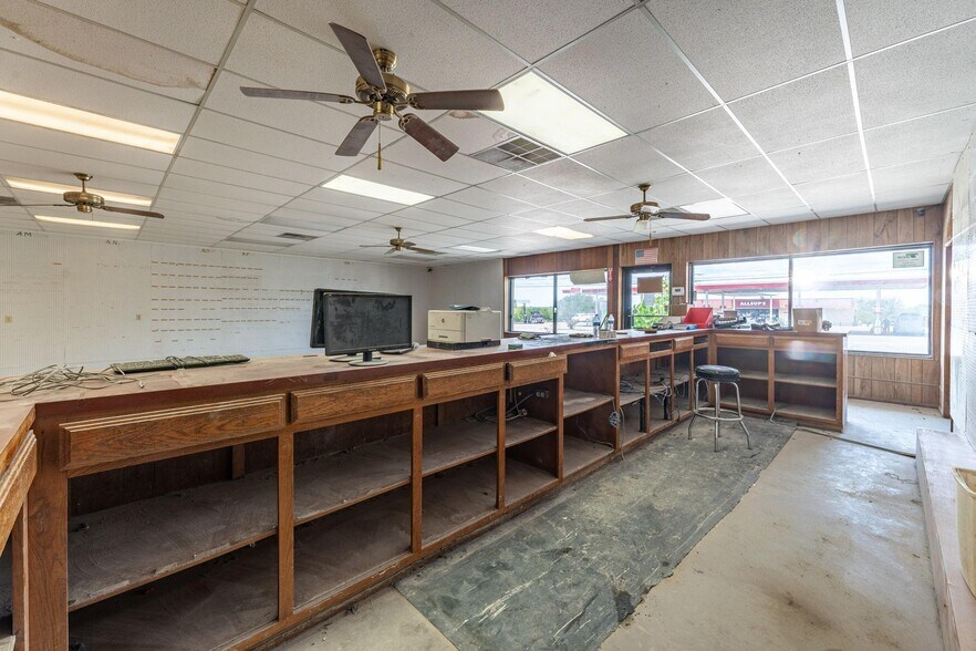 More Photos Of 1208 E Washington St, Stephenville Industrial For Sale
