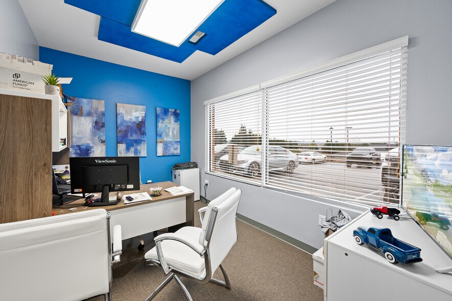 More Photos Of 319 Blue Peacock Way, Seymour Office For Sale