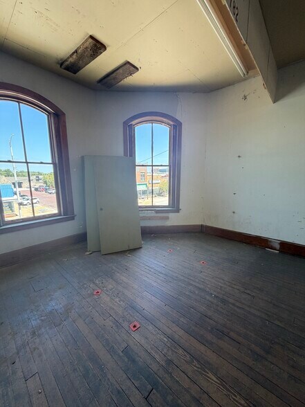 More Photos Of 1705 Washington St, Blair Storefront Retail Office For Sale