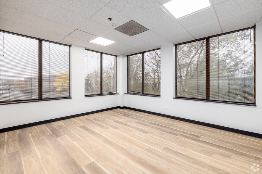 More Photos Of 2115 Butterfield Rd, Oak Brook Office For Lease