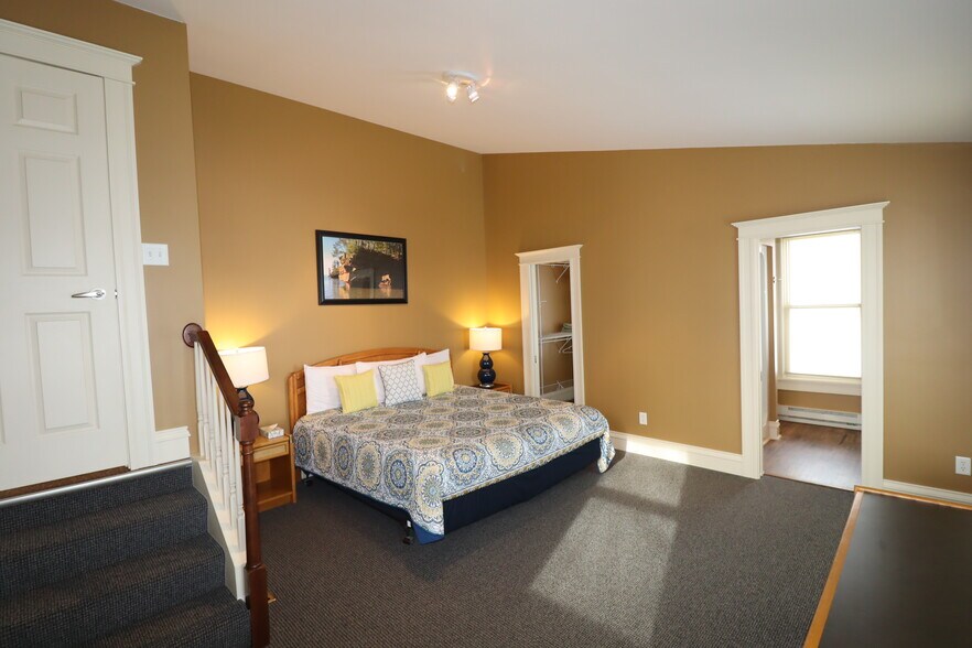 More Photos Of 250 Rittenhouse Ave, Bayfield Restaurant For Sale