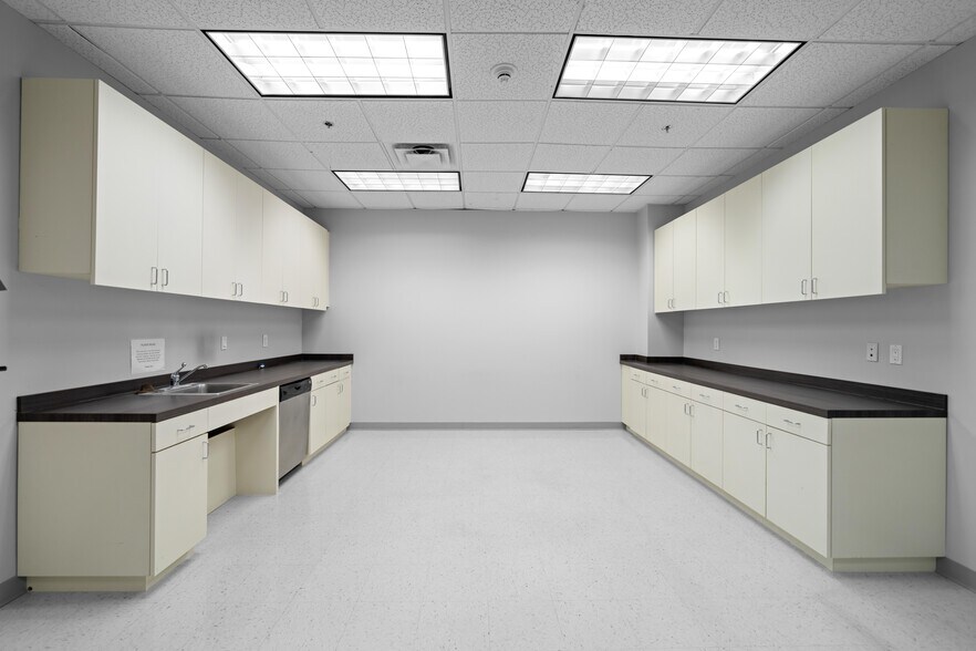 More Photos Of 7840 N Sam Houston Pky W, Houston Office For Lease