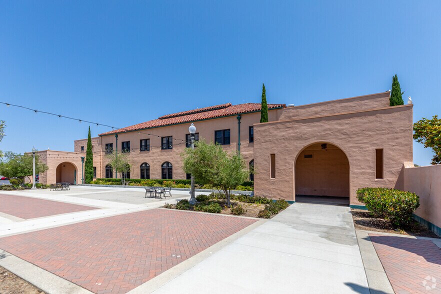 More Photos Of 2820 Historic Decatur Rd, San Diego Unknown For Lease