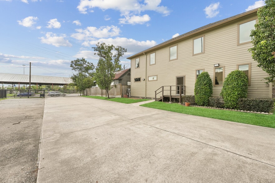 More Photos Of 112 W 4th St, Houston Office Residential For Sale
