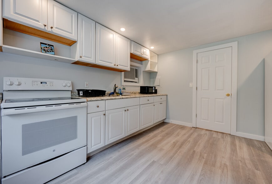 More Photos Of 1150 Chapel St, New Haven Restaurant For Sale