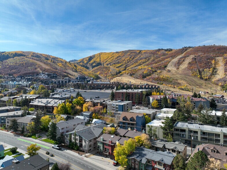 More Photos Of 1469 Woodside Ave, Park City Lodge Meeting Hall For Sale
