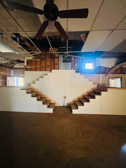 More Photos Of 104 W Walnut Ave, Seminole Religious Facility For Sale