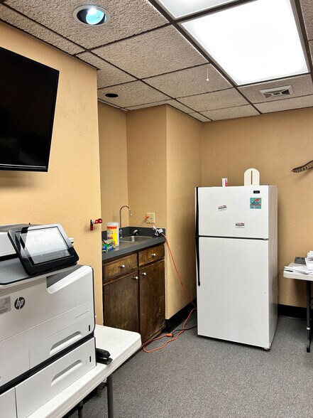 More Photos Of 1917 S Harvard Dr, Oklahoma City Office For Lease