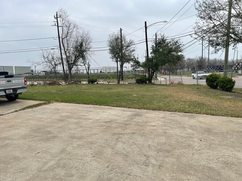 More Photos Of 11727 Wallisville Rd, Houston Auto Dealership For Lease