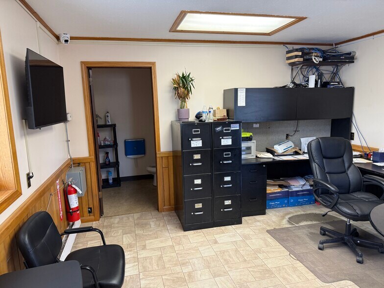 More Photos Of 4881 Pittsburgh Rd, Harrisville Light Distribution For Sale