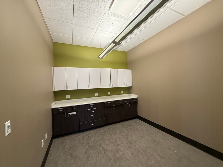 More Photos Of 1450 N Center Point Rd, Hiawatha Office For Lease