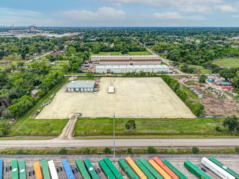 More Photos Of 6906-6916 Elbert St, Houston Warehouse For Lease