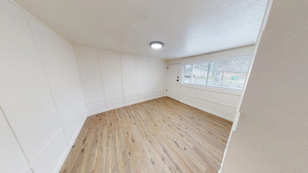 More Photos Of 2715 Twin View Blvd, Shasta Lake Multifamily For Sale