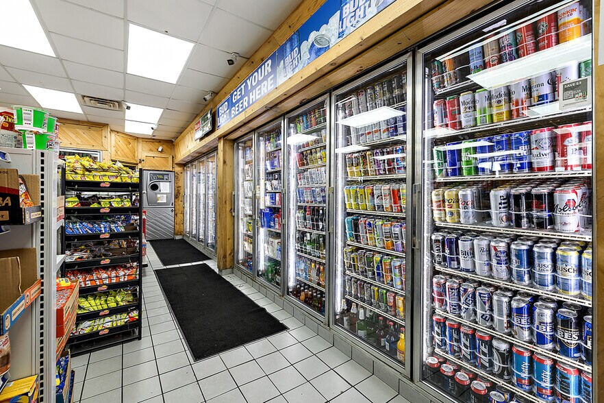 More Photos Of 186 N Gratiot Ave, Mount Clemens Service Station For Sale