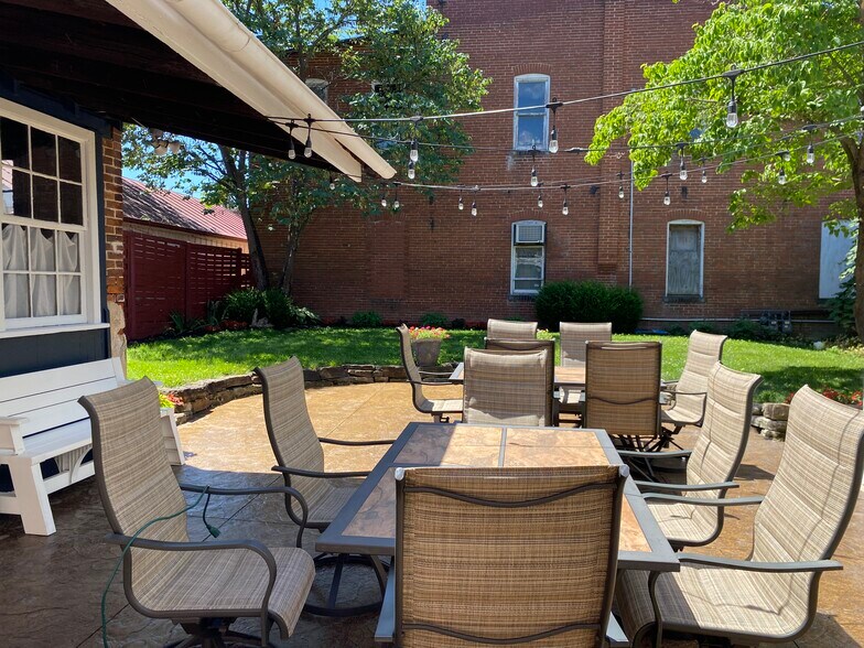 More Photos Of 208-210 Wharf St, Hermann Hospitality For Sale