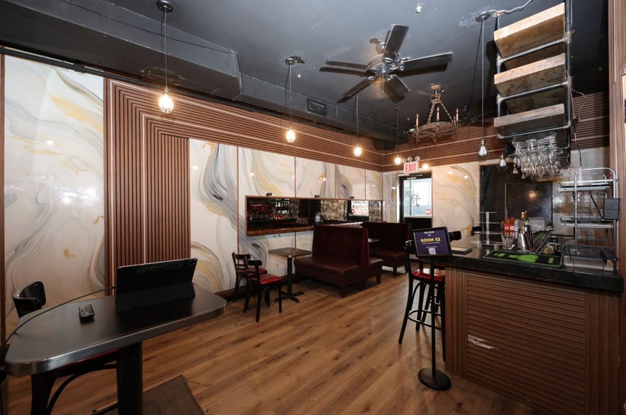 More Photos Of 212 E 52nd St, New York Storefront Retail Office For Lease