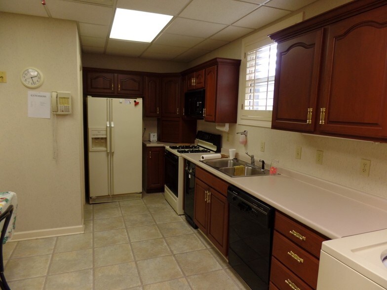 More Photos Of 316 E Harper St, Troy Medical For Sale