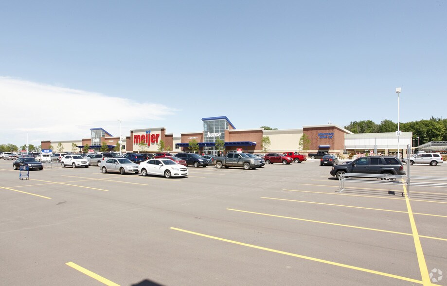 Primary Photo Of 4141 Morrish Rd, Swartz Creek Supermarket For Lease