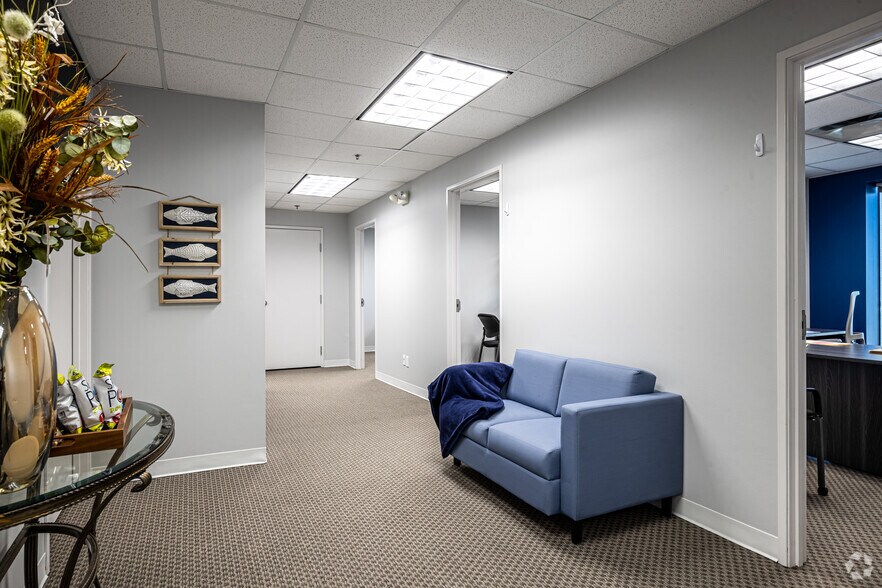 More Photos Of 5700 Broadmoor St, Mission Office For Lease