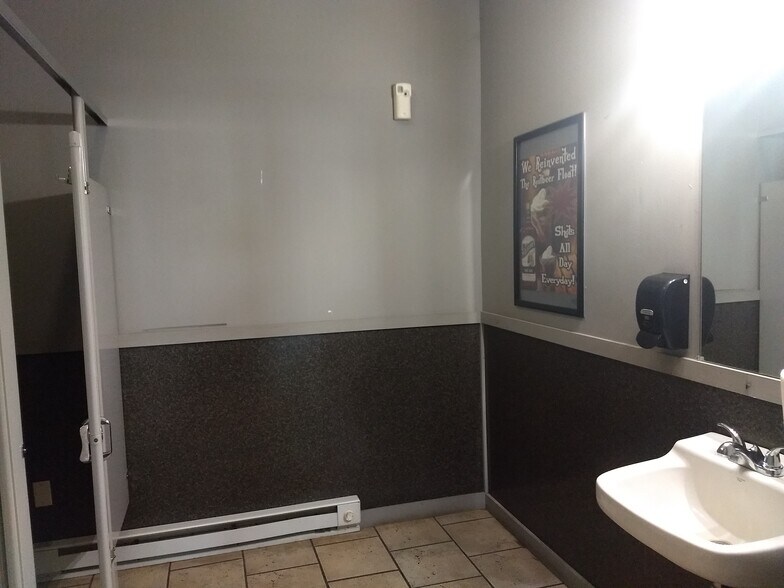 More Photos Of 1364 Susquehanna Trl, Liverpool Restaurant For Sale