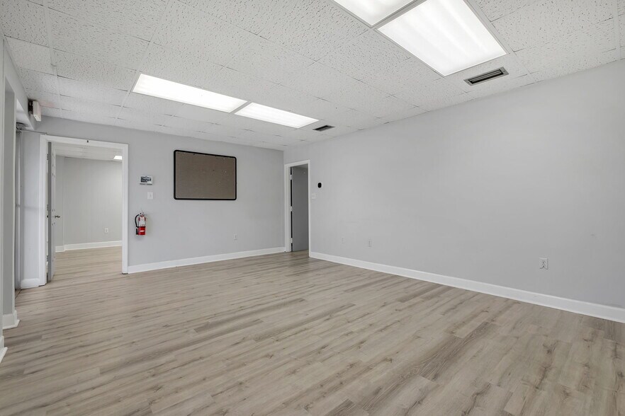 More Photos Of 347 Office Plaza Dr, Tallahassee Office For Lease