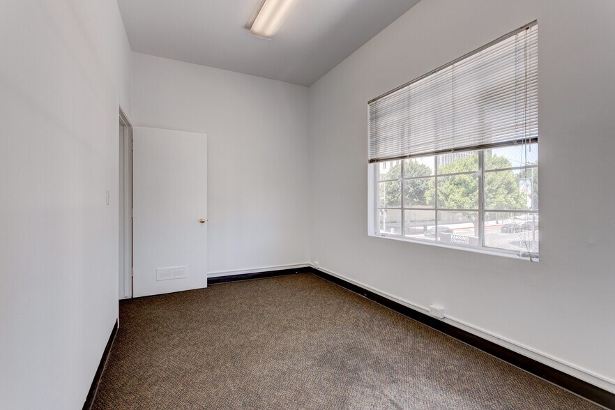 More Photos Of 114-122 S Beverly Dr, Beverly Hills Storefront Retail Office For Lease