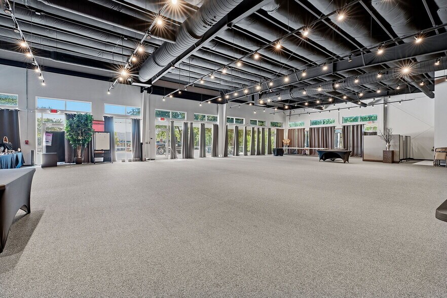 More Photos Of 11055 N IH-35, Austin Storefront For Lease