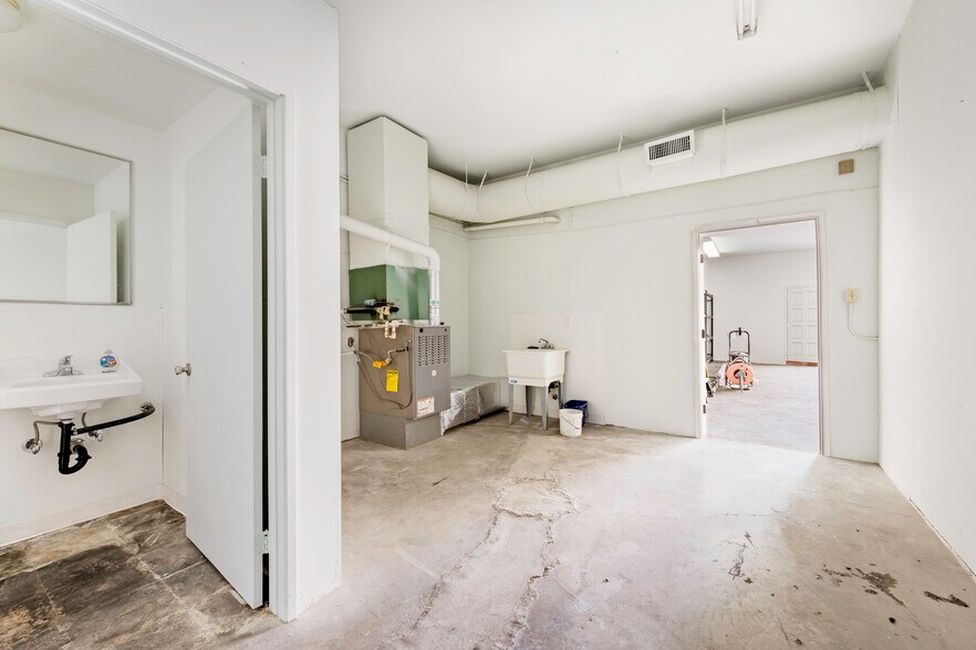 More Photos Of 1082 Redondo Ave, Long Beach Office For Sale