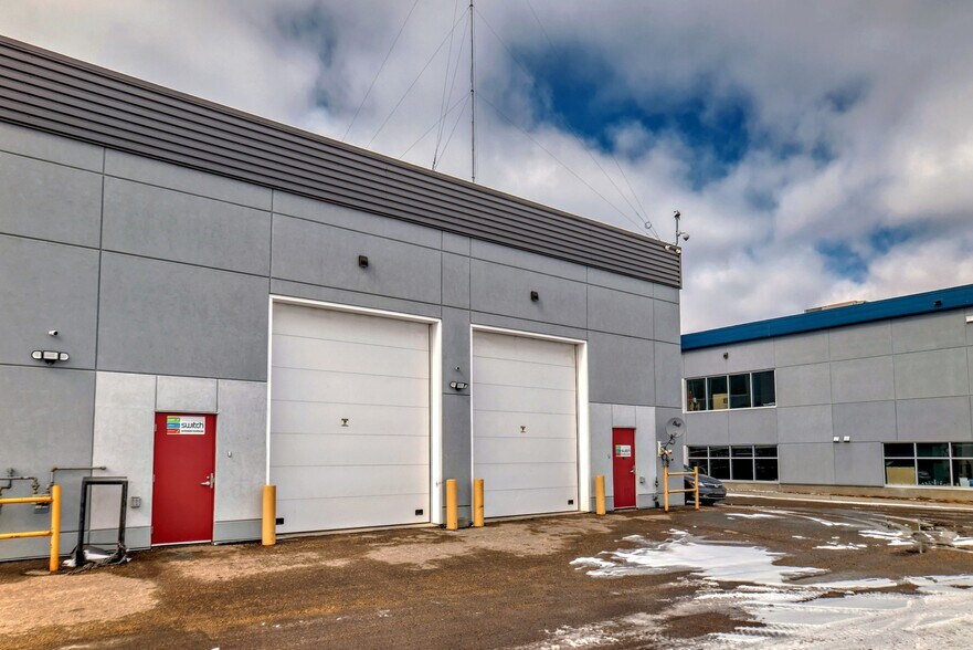 More Photos Of 9040-9058 22nd Ave SW, Edmonton Showroom For Sale