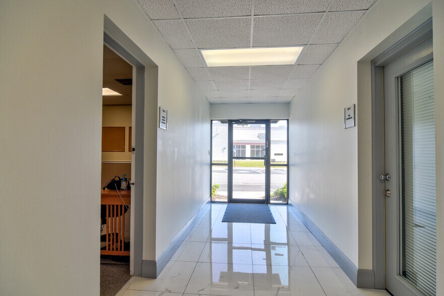 More Photos Of 12945 Seminole Blvd, Largo Unknown For Lease