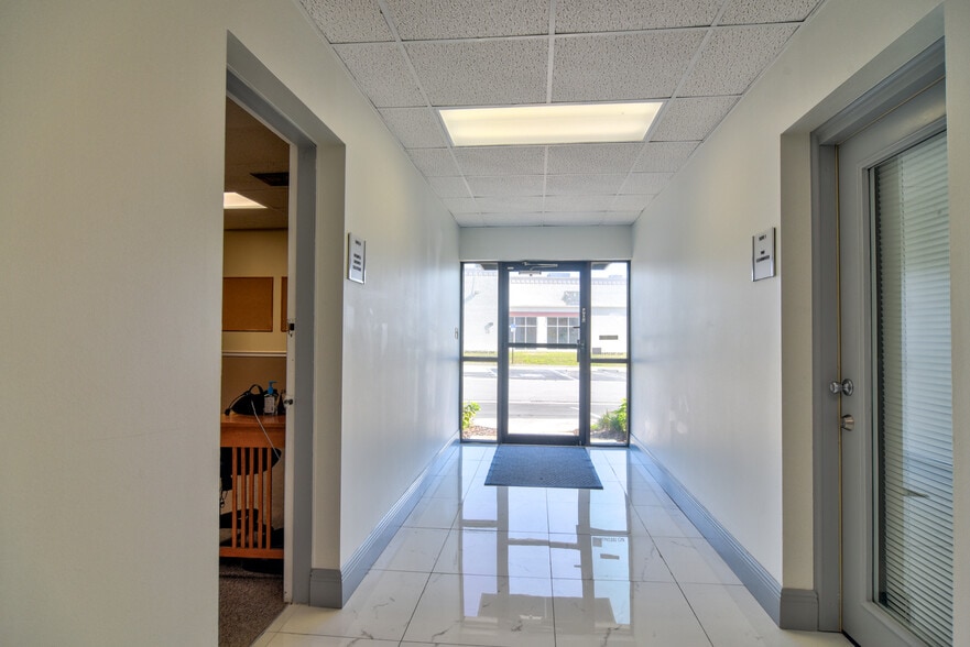 More Photos Of 12945 Seminole Blvd, Largo Office For Lease