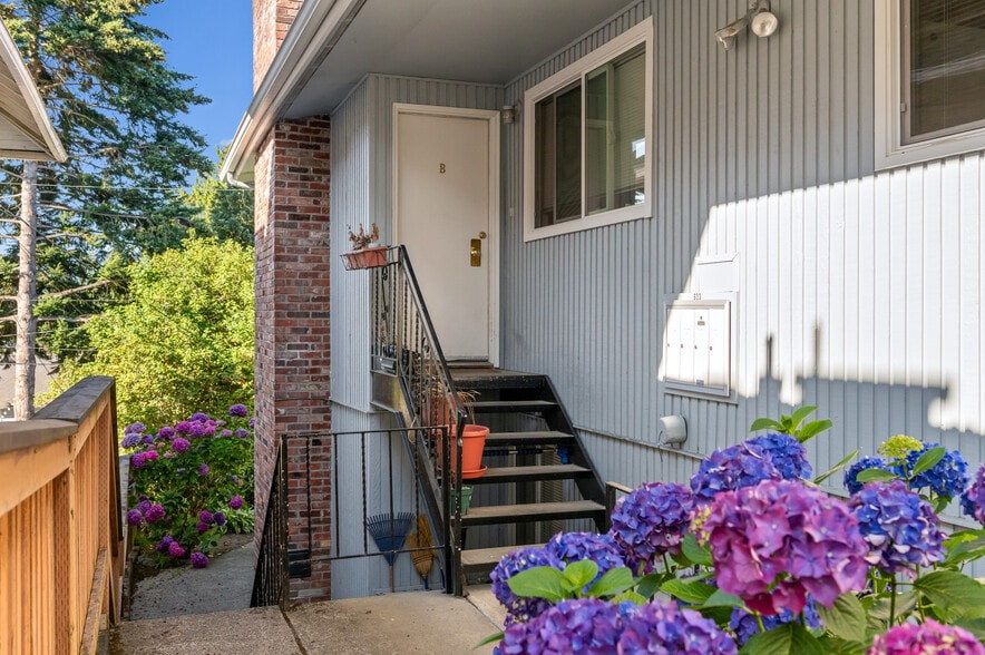 More Photos Of 633 W Emerson St, Seattle Multifamily For Sale