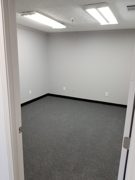 More Photos Of 4528 Stonegate Industrial Blvd, Stone Mountain Distribution For Lease