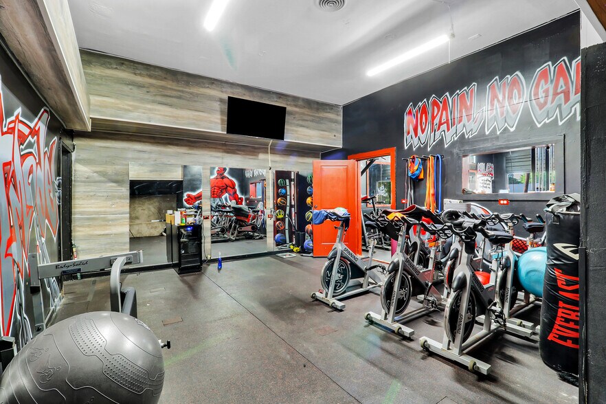 More Photos Of 307 Main Street, Ridgeland Flex For Sale