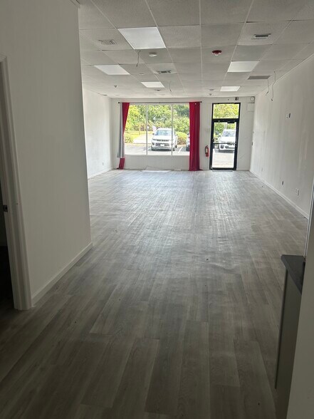 More Photos Of 1256-1266 Waverly Ave, Farmingville Freestanding For Lease