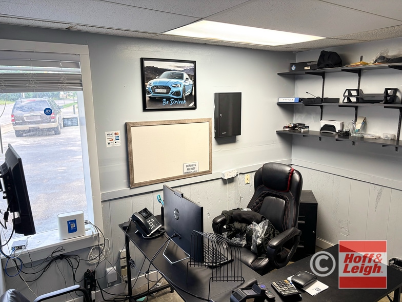 More Photos Of 2414 East Ave, Akron Auto Dealership For Lease