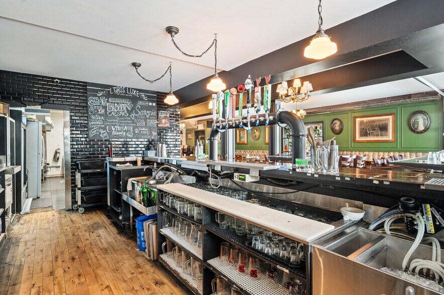 More Photos Of 150 Boul Des Bois-Francs S, Victoriaville Freestanding For Lease