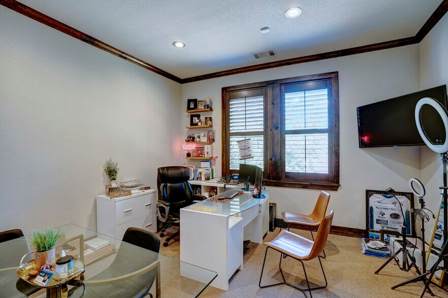 More Photos Of 9125 Belshire Dr, North Richland Hills Office For Lease