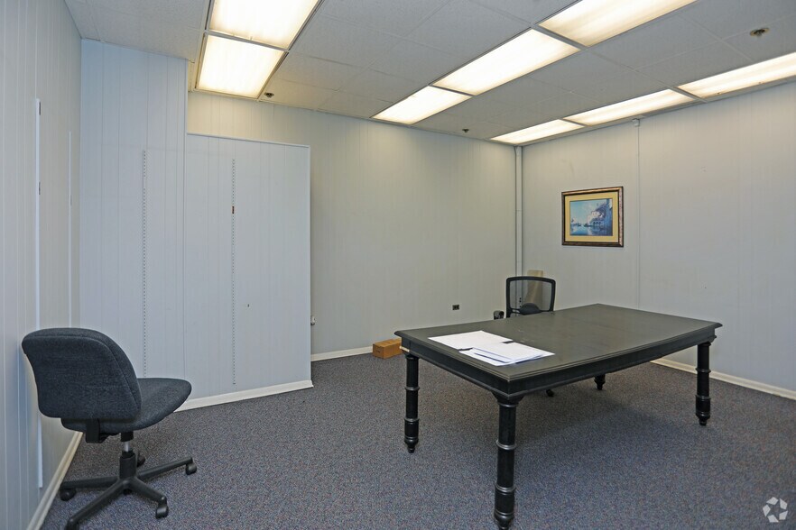More Photos Of 572 S New St, Eden Distribution For Lease