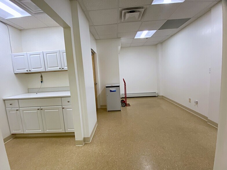 More Photos Of 281 Cambridge St, Burlington Medical For Lease