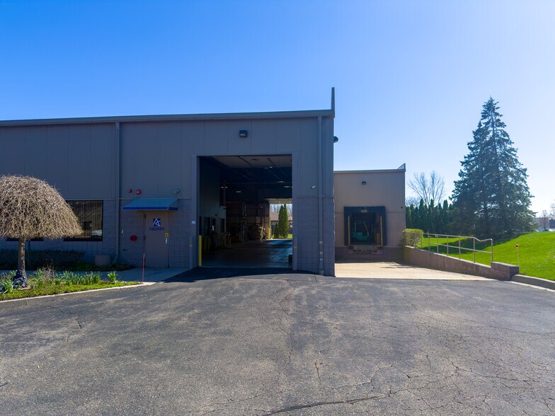 More Photos Of 22960 Venture Dr, Novi Warehouse For Lease