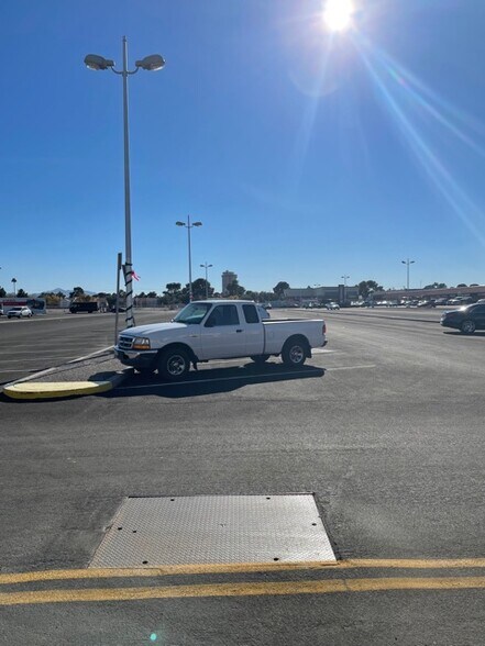 More Photos Of 953 E Sahara Ave, Las Vegas Storefront Retail Office For Lease