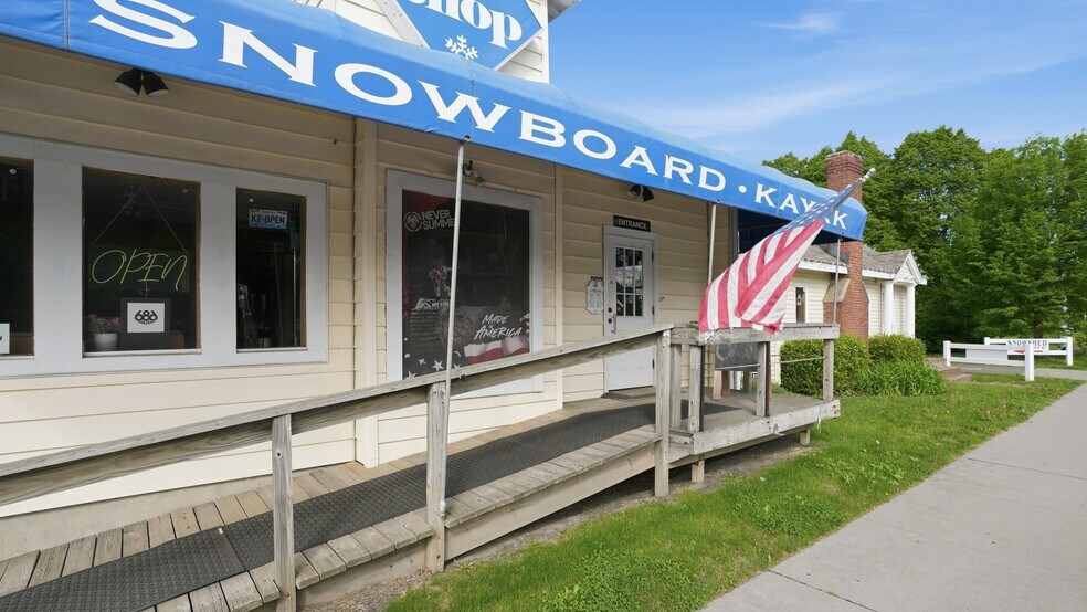 More Photos Of 1002-1004 New York 112, Port Jefferson Station Freestanding For Sale