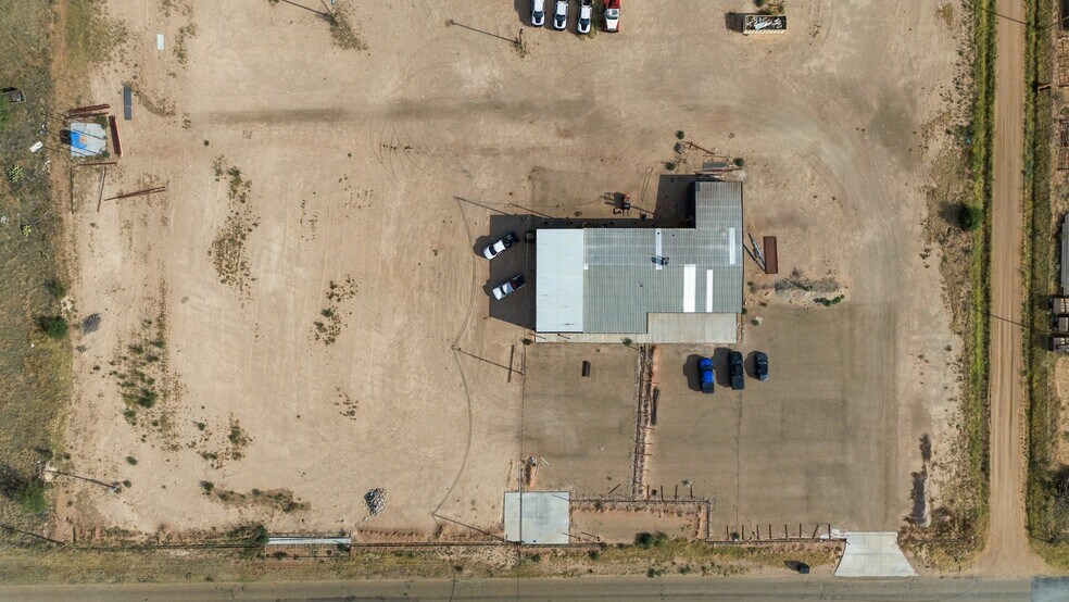 More Photos Of 1801 13th St, Levelland Light Distribution For Sale